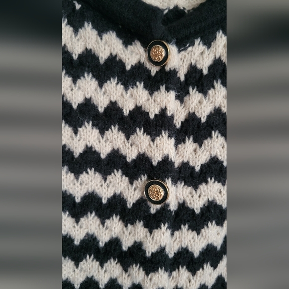 SHEIN Black and Cream Zigzag Cardigan - Picture 2 of 4